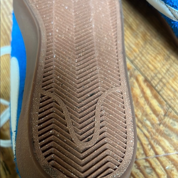 Nike Blue and White Retro Sneakers - Picture 4 of 7